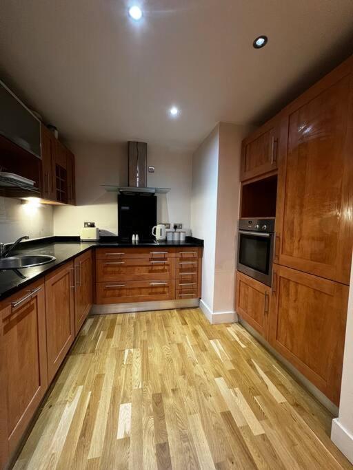 Leeds Clarence Dock 2 Bedroom Apt מראה חיצוני תמונה