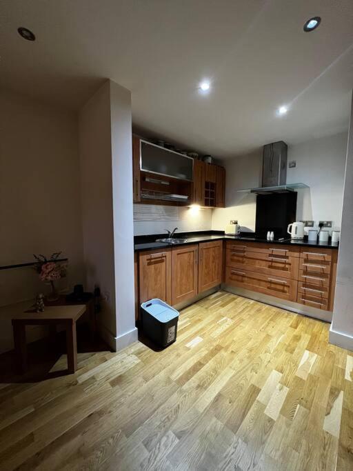 Leeds Clarence Dock 2 Bedroom Apt מראה חיצוני תמונה