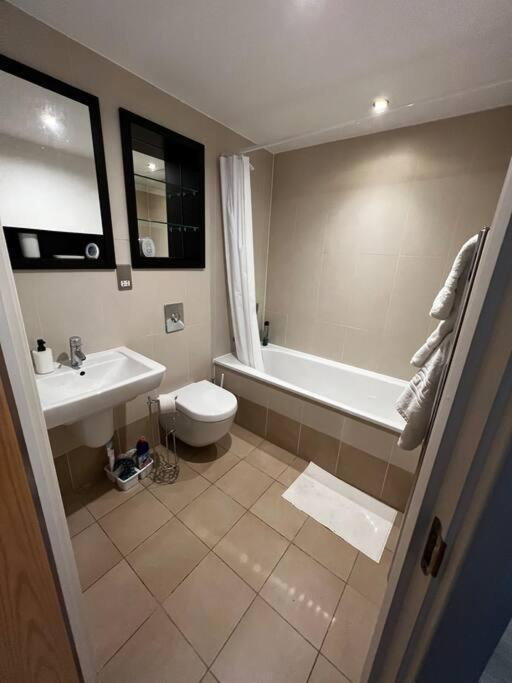 Leeds Clarence Dock 2 Bedroom Apt מראה חיצוני תמונה